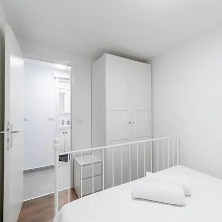 Casa de Férias Stone House Prapatna-two Bedroom With Swimming Pool *