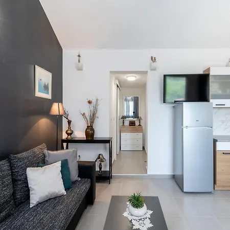 Stone House Prapatna-two Bedroom With Swimming Pool Casa de Férias *