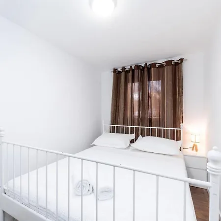 Casa de Férias Stone House Prapatna-two Bedroom With Swimming Pool Smokvica (Korcula)