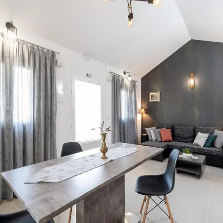 Stone House Prapatna-two Bedroom With Swimming Pool