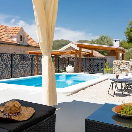 Stone House Prapatna-two Bedroom With Swimming Pool Casa vacanze