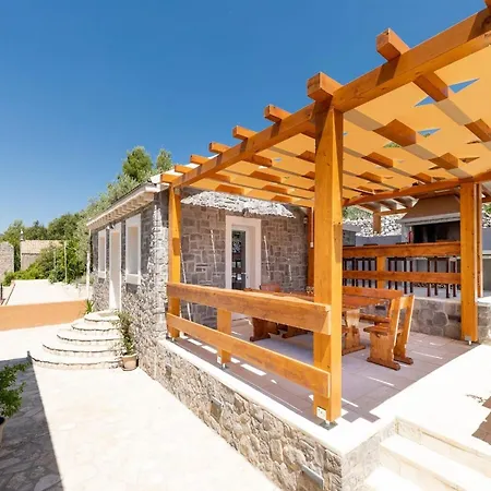 Stone House Prapatna-two Bedroom With Swimming Pool Casa de Férias *