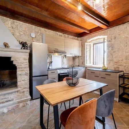 Stone House Prapatna-two Bedroom With Swimming Pool