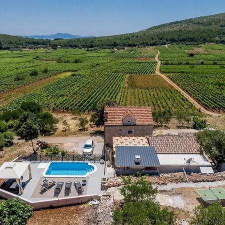 Casa de Férias Stone House Prapatna-two Bedroom With Swimming Pool