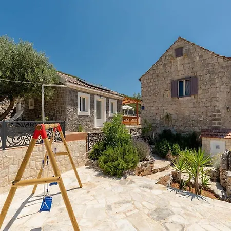 Stone House Prapatna-two Bedroom With Swimming Pool Casa vacanze