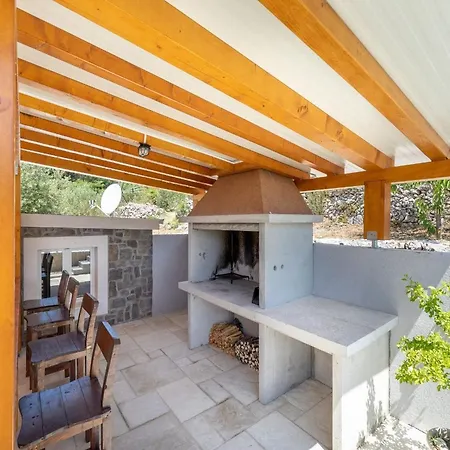 Casa de Férias Stone House Prapatna-two Bedroom With Swimming Pool