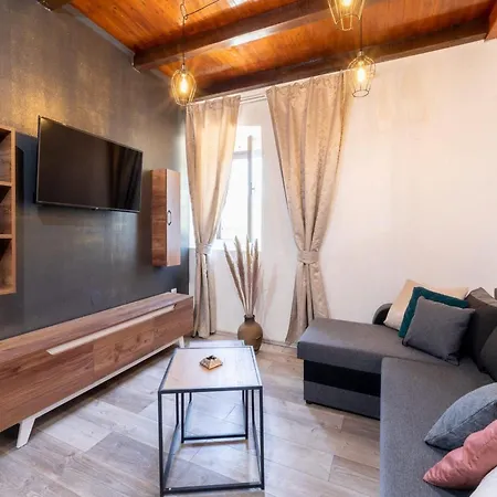 Stone House Prapatna-two Bedroom With Swimming Pool Casa vacanze *