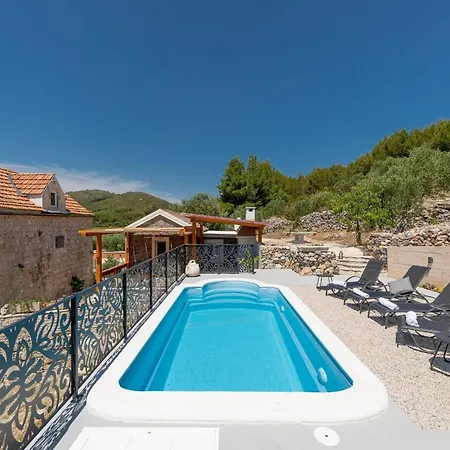 Stone House Prapatna-two Bedroom With Swimming Pool *