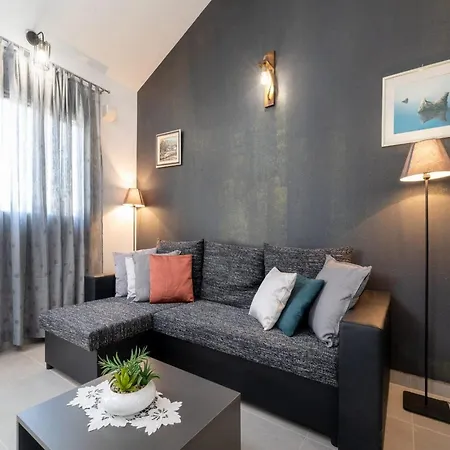 Stone House Prapatna-two Bedroom With Swimming Pool Casa de Férias