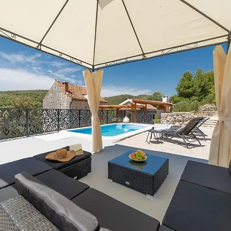 Stone House Prapatna-two Bedroom With Swimming Pool Casa de Férias *